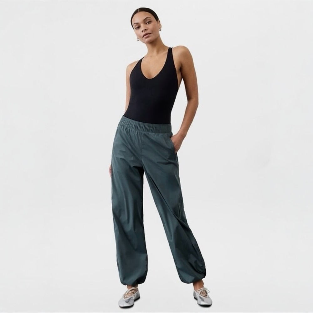 Athleta Rise Pant in color Eden NWT - Picture 1 of 6